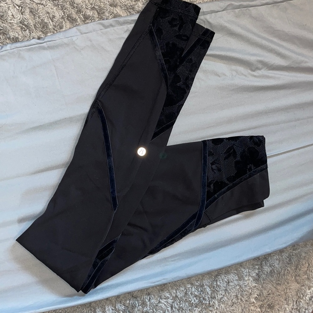 SIZE 2 BLACK LULULEMON LEGGINGS